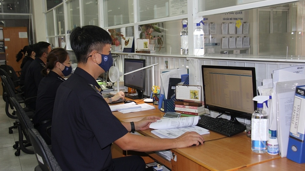 HẢI QUAN TPHCM XỬ LÝ HƠN 280 TỶ ĐỒNG NỢ THUẾ